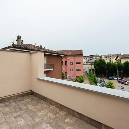 Adagio Home, Center