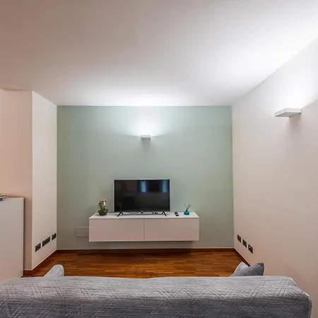 Adagio Home, Center